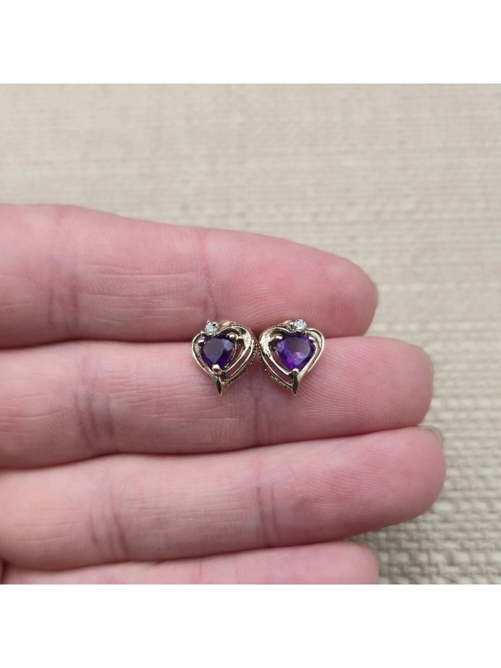 Sterling Silver Heart-Shaped Amethyst Gem Stud Earrings A8713